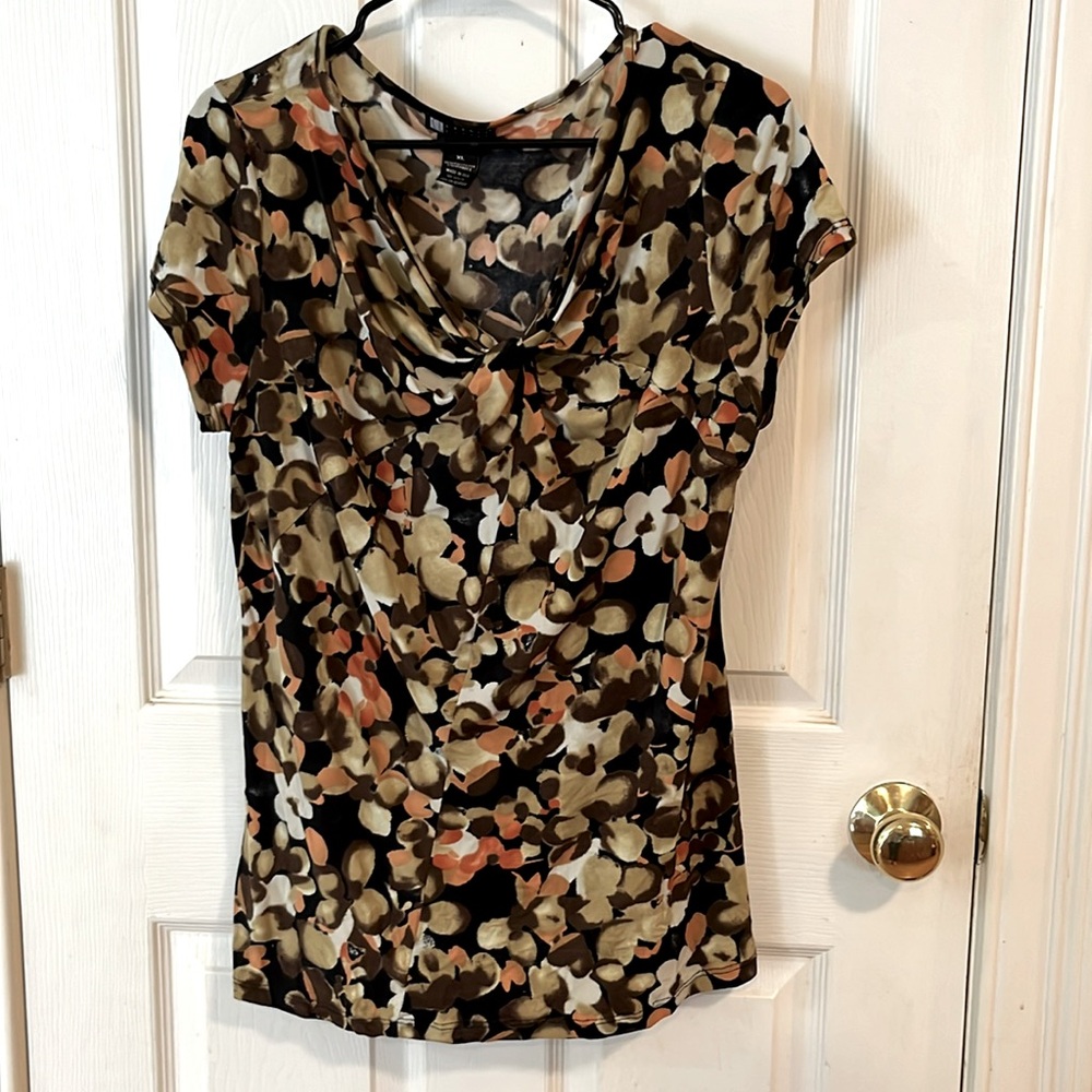 Short sleeve floral blouse